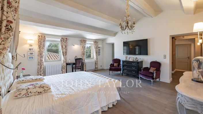 Image No.20-7 Bed House for sale