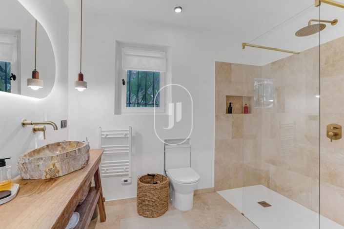 Image No.10-5 Bed House for sale