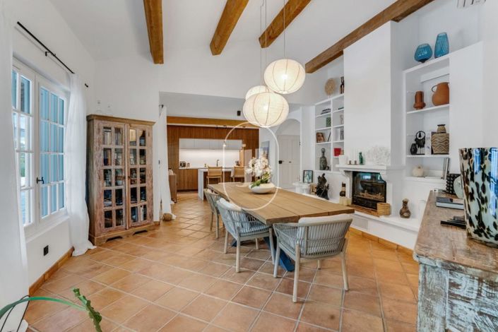 Image No.6-5 Bed House for sale