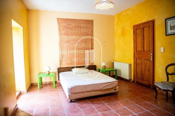 Image No.9-8 Bed House for sale