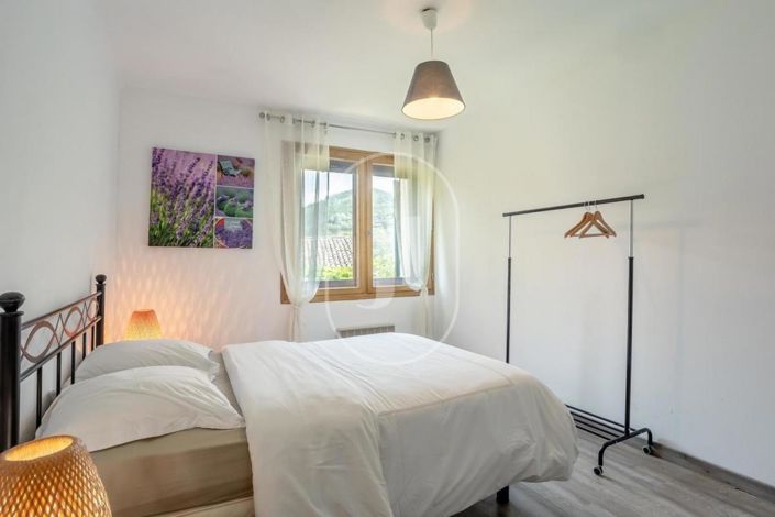 Image No.11-6 Bed House for sale