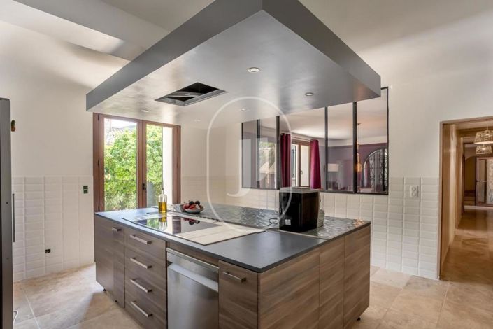 Image No.5-6 Bed House for sale