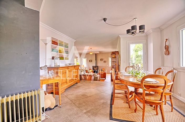 Image No.2-4 Bed House for sale