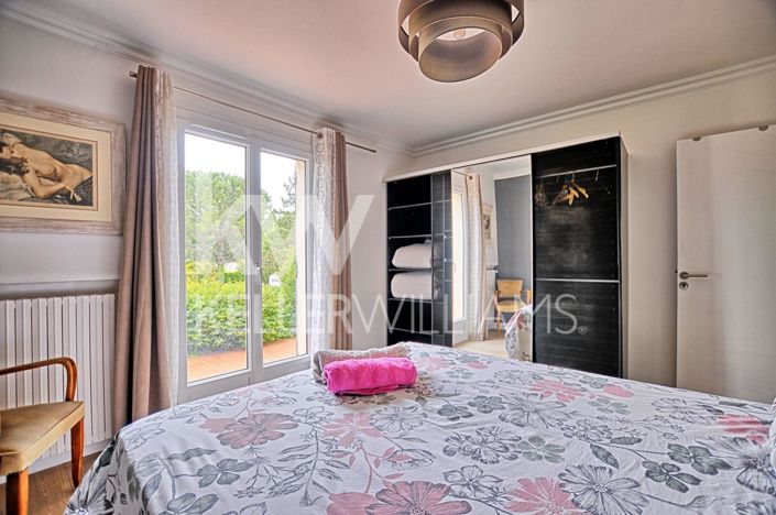 Image No.8-4 Bed House for sale