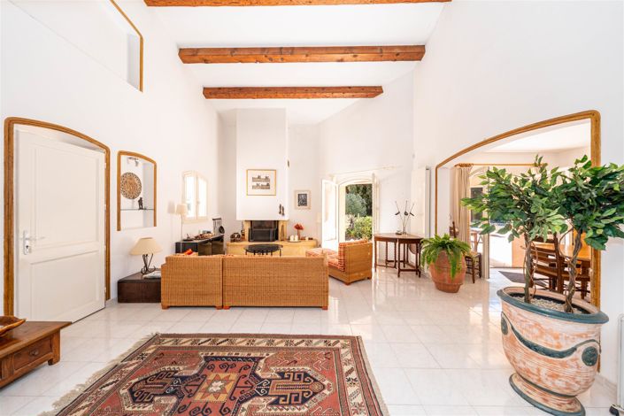 Image No.3-4 Bed House for sale