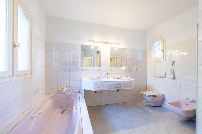 Image No.9-4 Bed House for sale