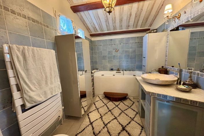 Image No.8-4 Bed House for sale