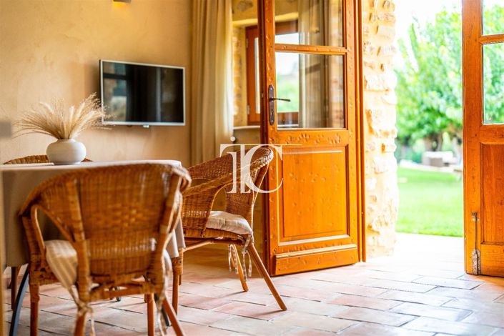 Image No.18-10 Bed House for sale