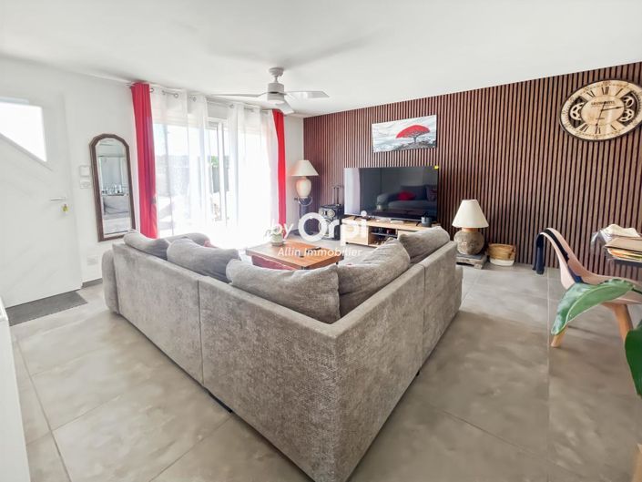 Image No.10-3 Bed House for sale