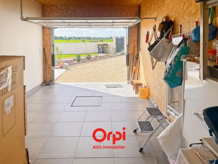 Image No.11-3 Bed Property for sale