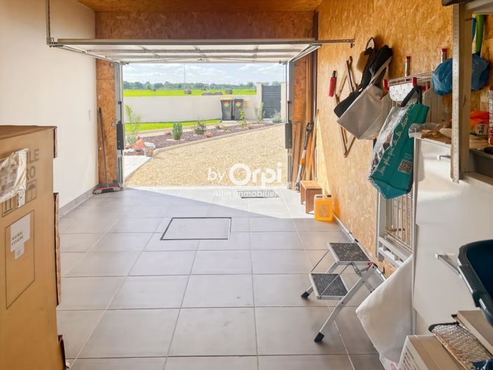 Image No.18-3 Bed House for sale