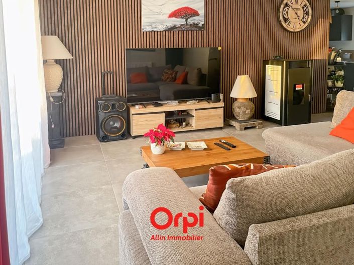 Image No.5-3 Bed Property for sale