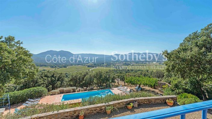 Image No.10-7 Bed Property for sale