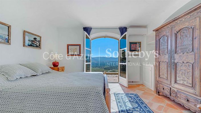 Image No.11-7 Bed Property for sale