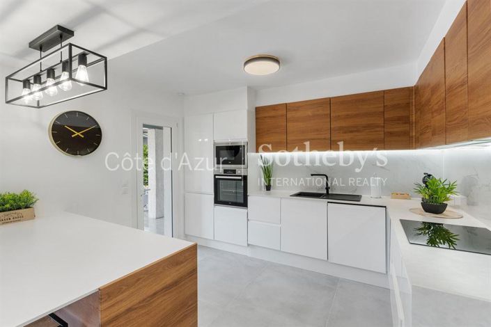 Image No.3-4 Bed House for sale