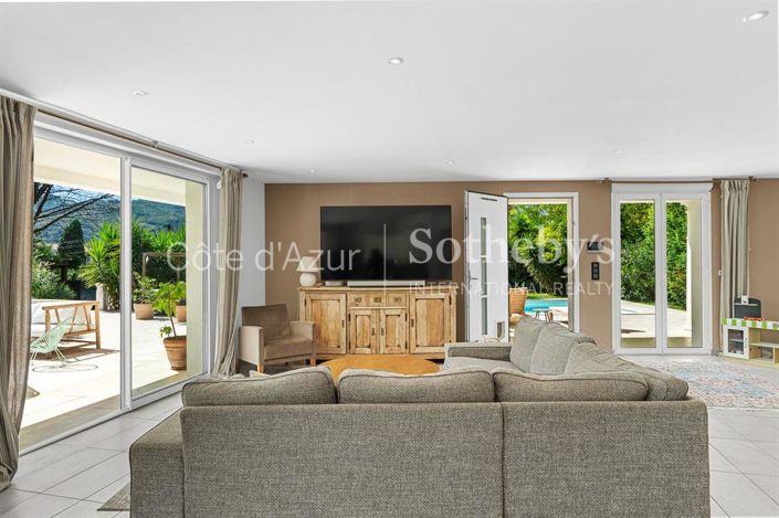 Image No.5-5 Bed House for sale