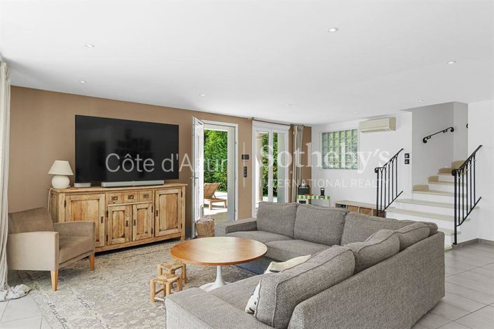 Image No.7-5 Bed House for sale