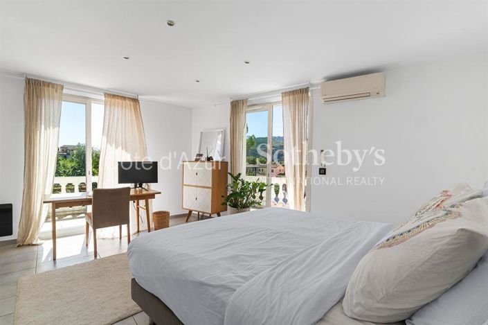 Image No.9-5 Bed House for sale