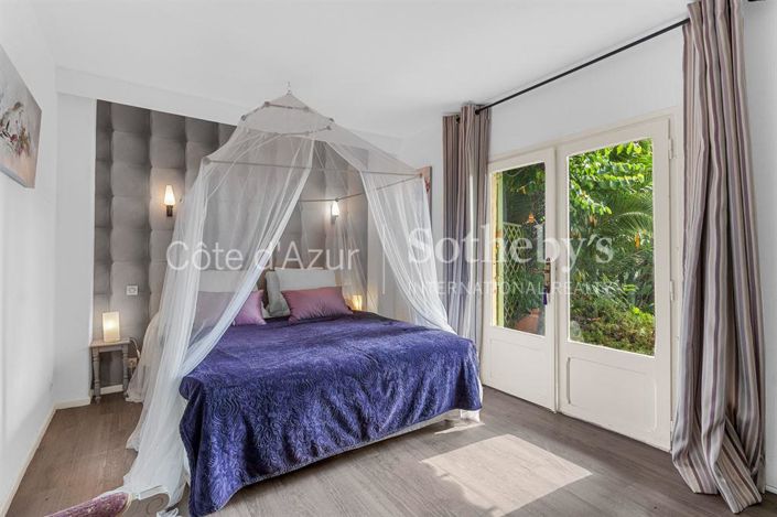 Image No.20-5 Bed Property for sale