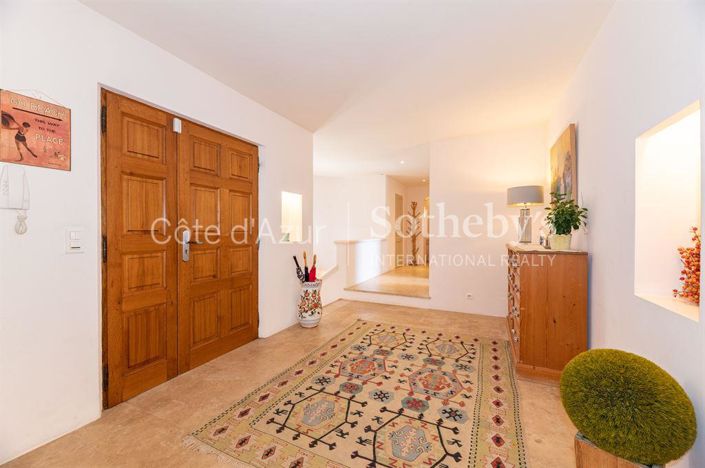 Image No.2-7 Bed Property for sale