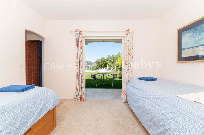 Image No.6-7 Bed Property for sale