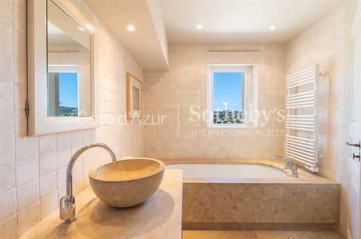 Image No.7-7 Bed Property for sale