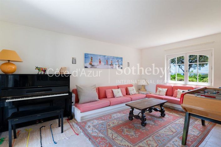 Image No.8-7 Bed Property for sale