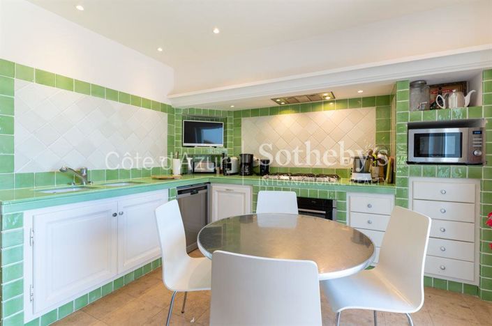 Image No.9-7 Bed Property for sale