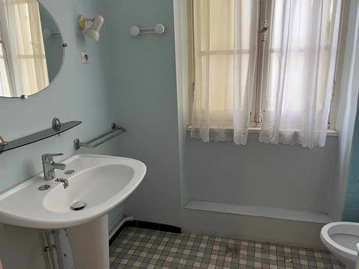 Image No.8-5 Bed House for sale