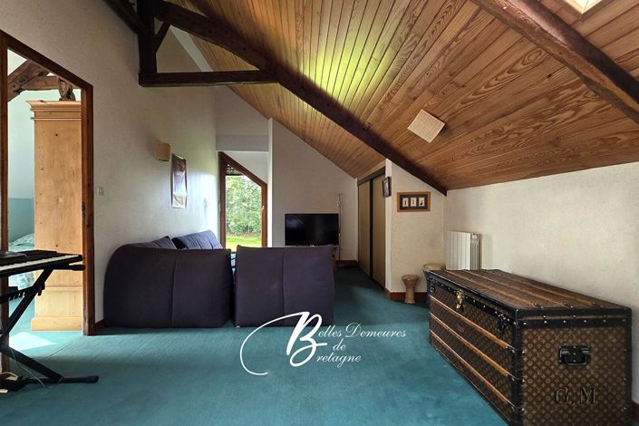 Image No.18-6 Bed House for sale