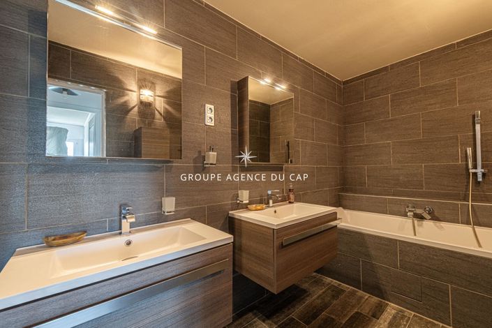 Image No.10-3 Bed Apartment for sale