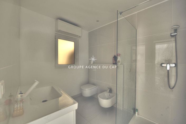 Image No.6-3 Bed Property for sale