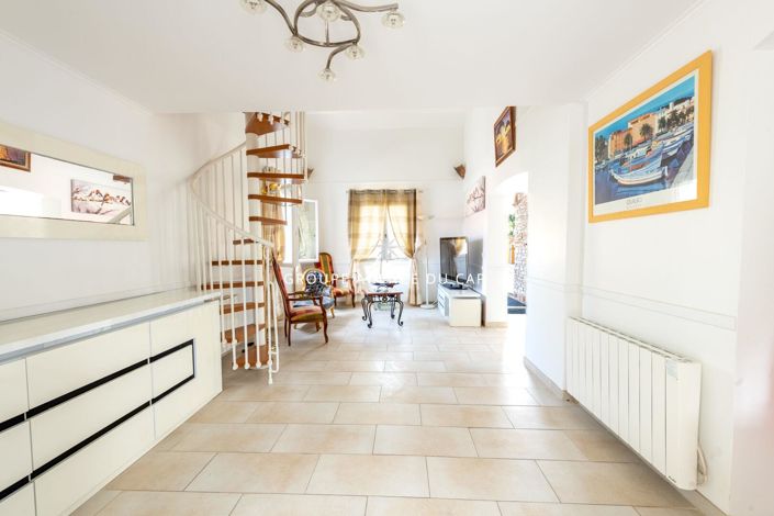 Image No.2-2 Bed House for sale