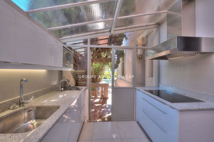 Image No.11-5 Bed House for sale