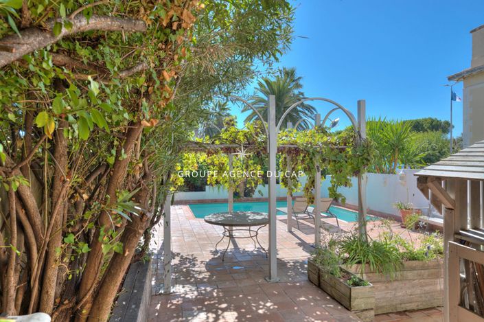 Image No.5-5 Bed House for sale