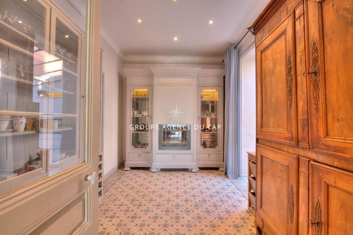 Image No.9-5 Bed House for sale