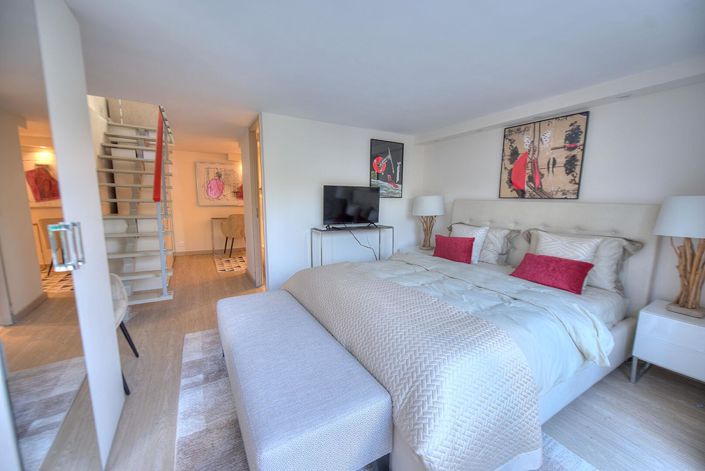 Image No.10-3 Bed House for sale