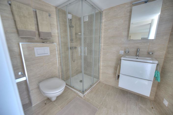 Image No.14-3 Bed House for sale