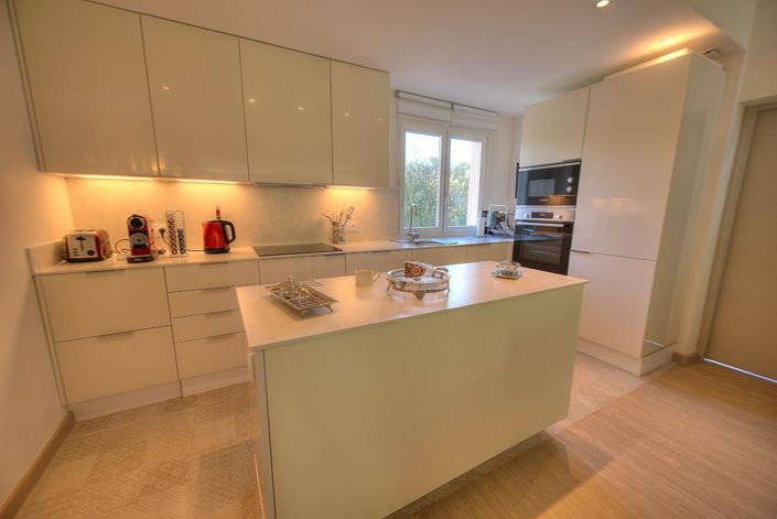 Image No.6-3 Bed House for sale