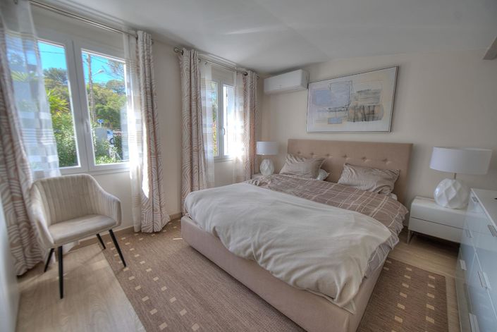 Image No.7-3 Bed House for sale