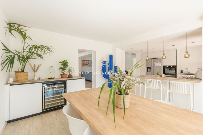 Image No.5-6 Bed House for sale