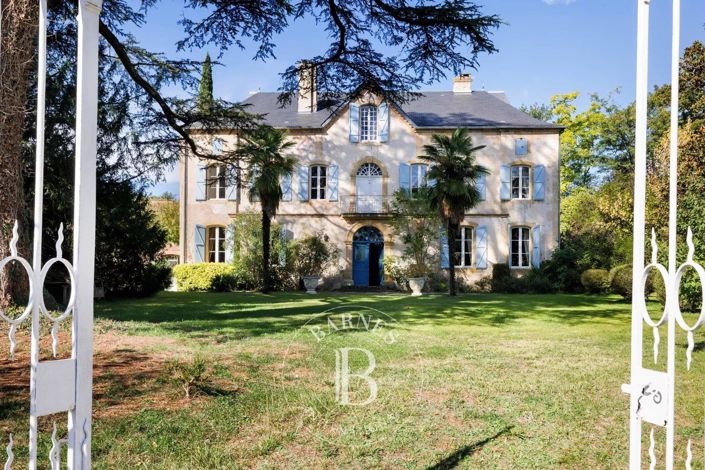 Image No.2-10 Bed House for sale