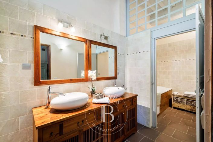 Image No.20-10 Bed House for sale