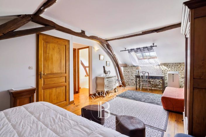 Image No.40-10 Bed House for sale