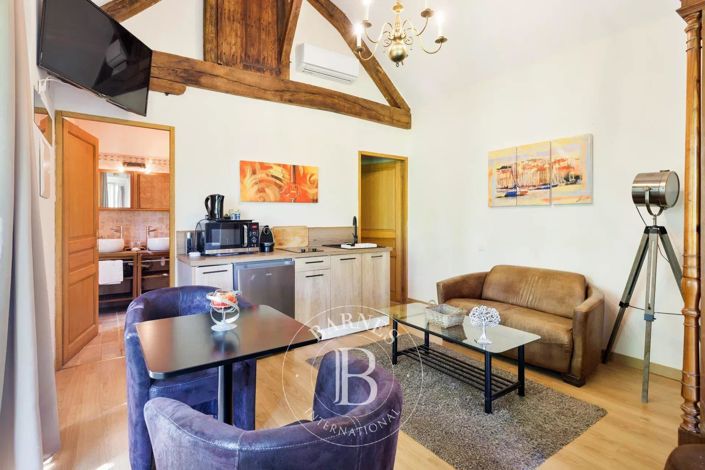 Image No.46-10 Bed House for sale