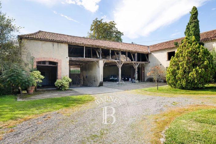 Image No.51-10 Bed House for sale