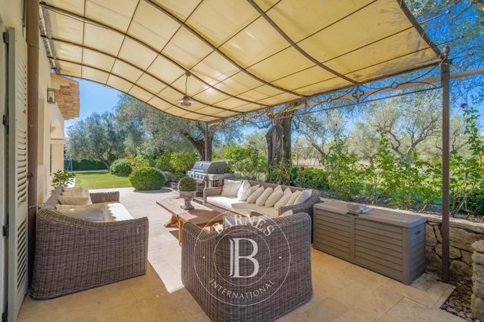 Image No.14-6 Bed House for sale