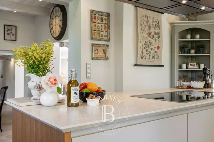 Image No.26-6 Bed House for sale