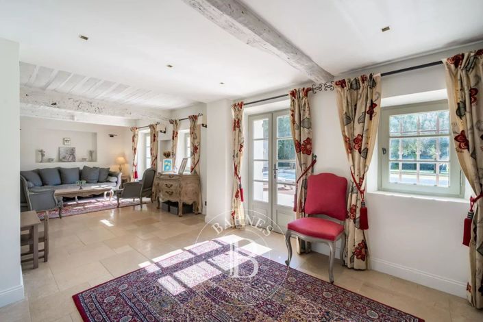 Image No.30-6 Bed House for sale