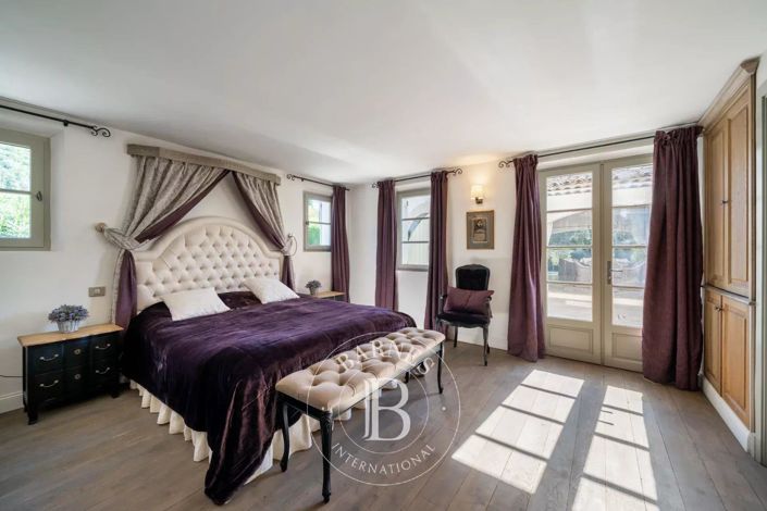 Image No.32-6 Bed House for sale